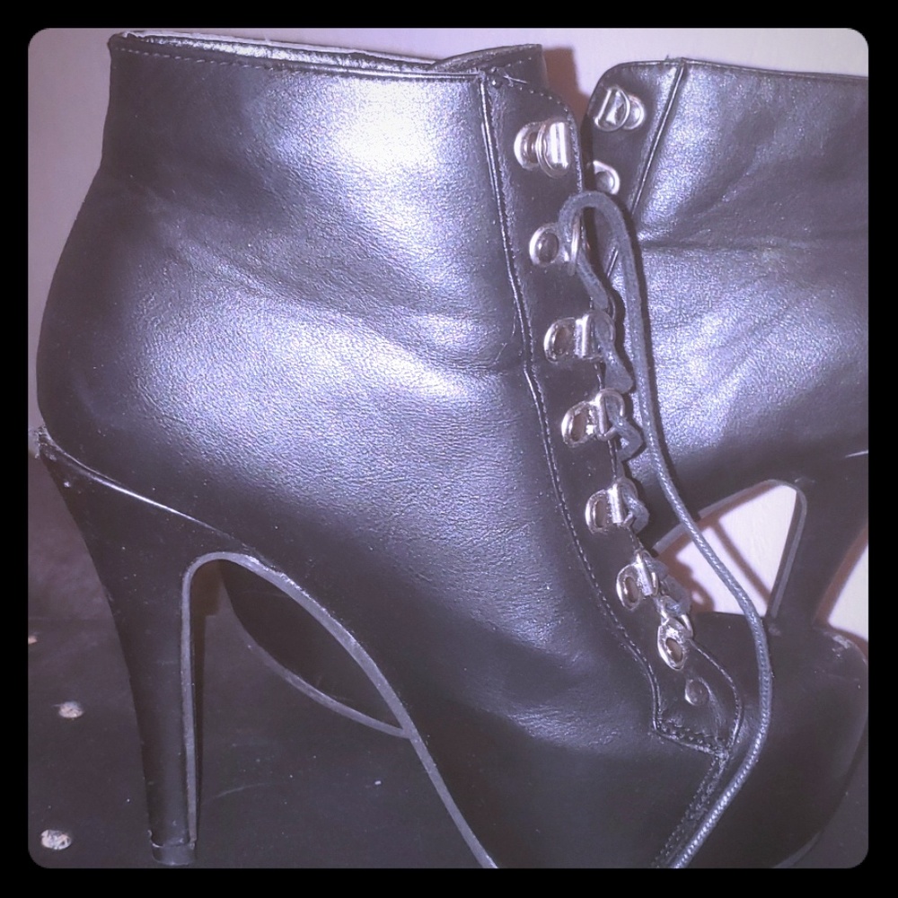 Black high heeled Booties